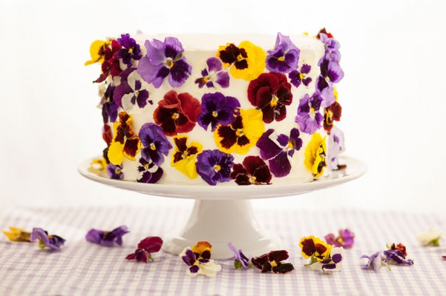 Decorare torte e biscotti con fiori veri - Decorazioni Dolci