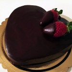 Dolce cucinare - torta cuore cioccolato con glassa (23)